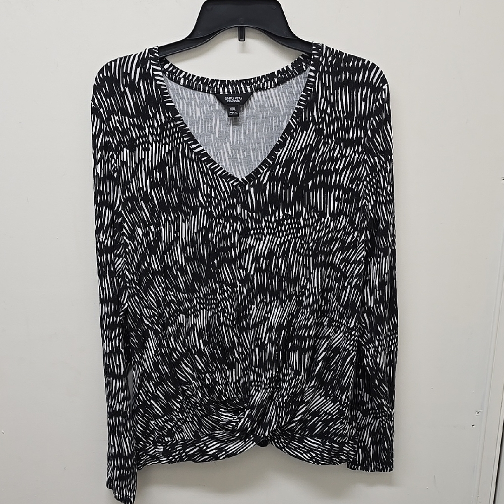 Simply Vera Stylish Black and White Women's Top - Size XXL